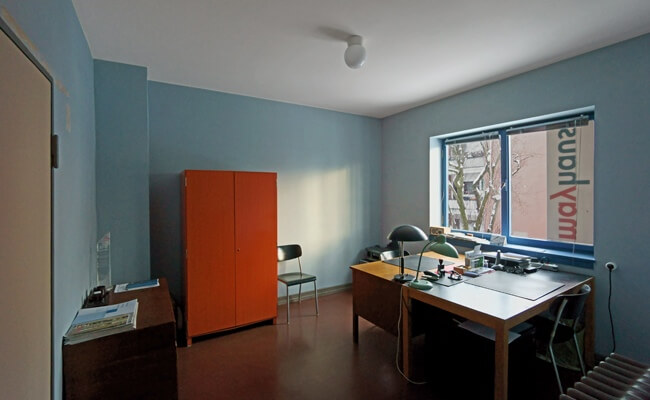 Kinderzimmer, heute Büro, mit Schuster-Schrank